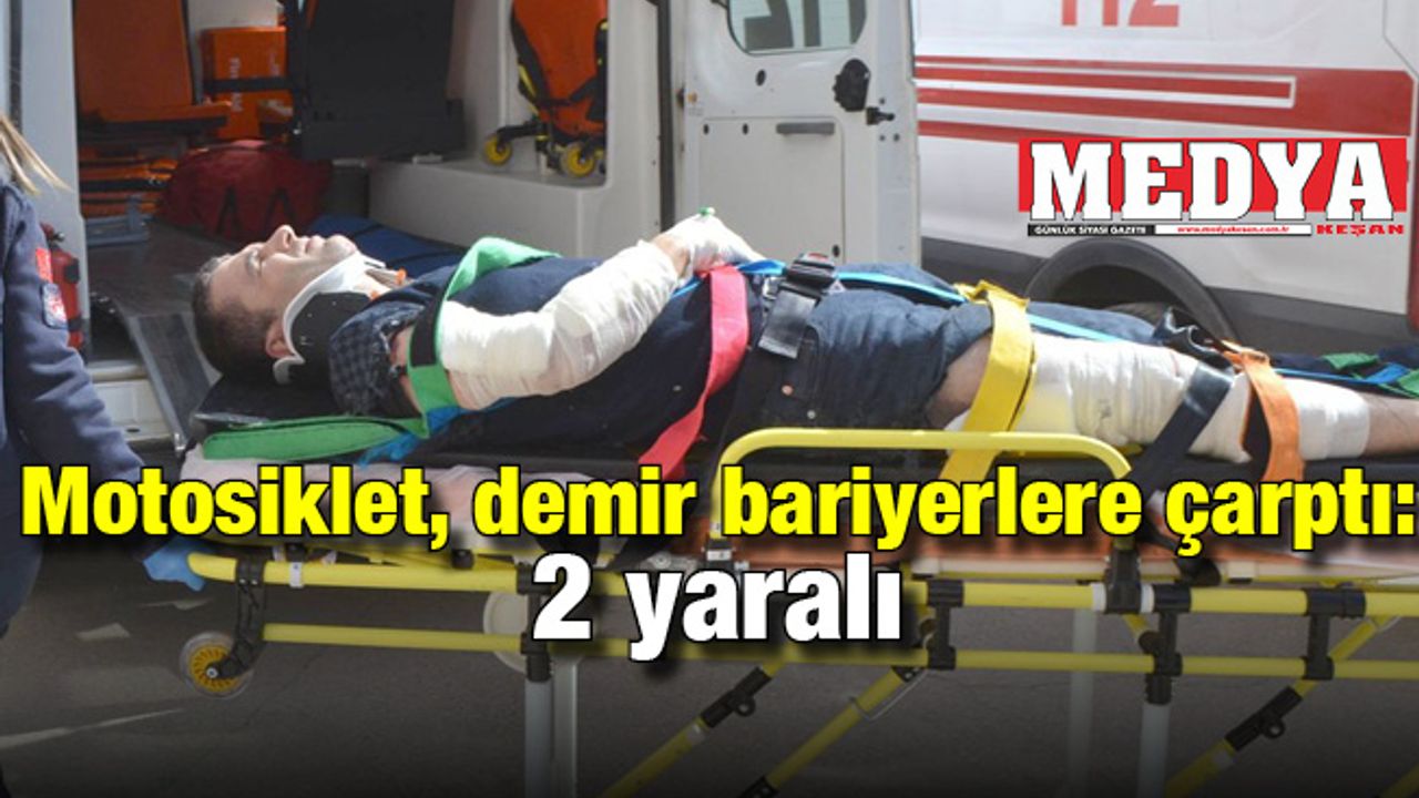 Motosiklet, demir bariyerlere çarptı: 2 yaralı 