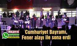 Cumhuriyet Bayramı, Fener alayı ile sona erdi