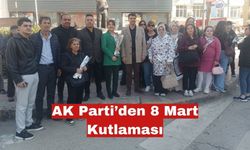 AK Parti 8 Mart Dünya Kadınlar Günü nedeniyle karanfil dağıttı