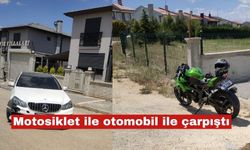 Otomobille çarpışan motosikletin sürücüsü yaralandı