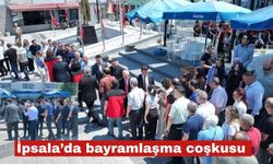 İpsala’da Cumhuriyet Meydanı’nda coşkulu bayramlaşma