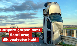 Bariyere çarpan hafif ticari araç, dik vaziyette kaldı