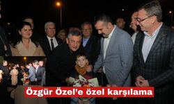 Ediz Martin ve oğlundan Özel'e özel karşılama