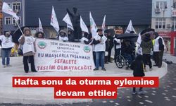 Hafta sonu da oturma eylemine devam ettiler