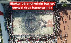 İlkokul öğrencilerinin bayrak sevgisi dron kamerasında