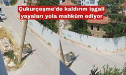 Çukurçeşme'de kaldırım işgali yayaları yola mahkûm ediyor