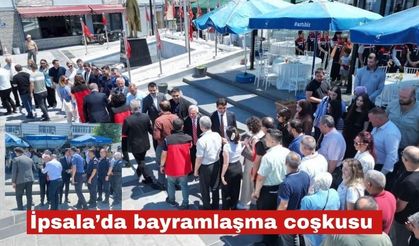 İpsala’da Cumhuriyet Meydanı’nda coşkulu bayramlaşma