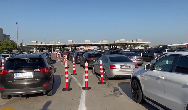 Edirne’nin sınır kapılarında son bir haftada yolcu sayılarında rekor kırıldı