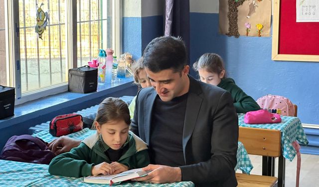 Kaymakam Ömer Sevgili halkla buluşuyor