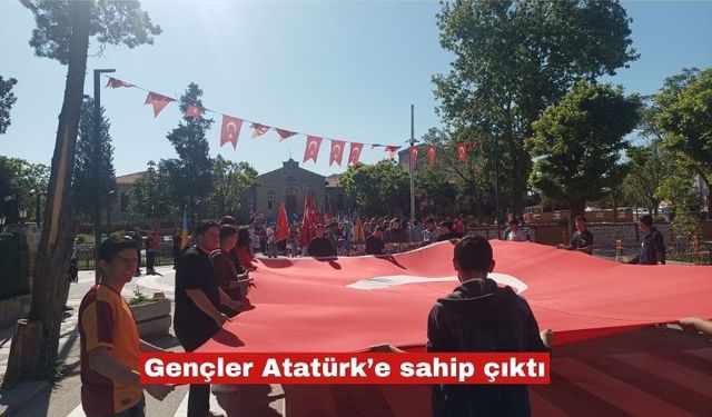 Keşanlı gençler, Atatürk’e sahip çıktılar
