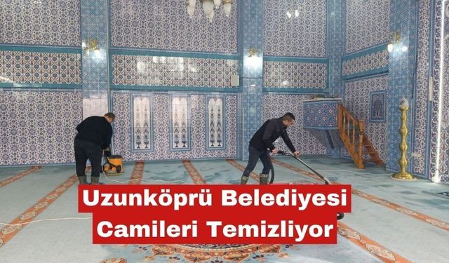 Uzunköprü Belediyesi  camilerde temizlik yapıyor