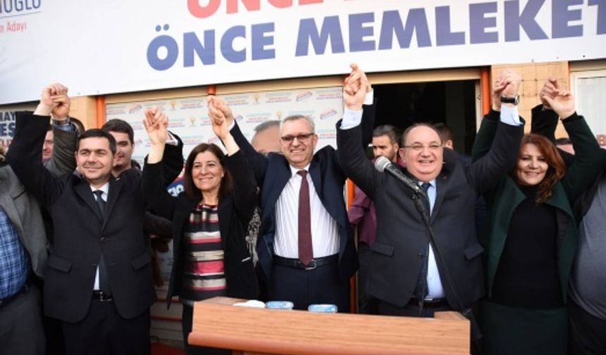 AK Parti Keşan İlçe Teşkilatının Seçim Koordinasyon Merkezi düzenlenen törenle açıldı.