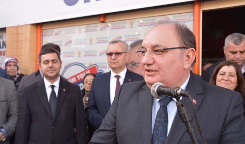AK Parti Keşan İlçe Teşkilatının Seçim Koordinasyon Merkezi düzenlenen törenle açıldı.