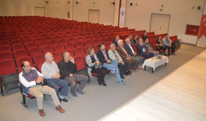 Keşan Kent Konseyi tarafından Sazlıdere ve Gökçetepe köyleri arasına yapılmak istenen FSRU Limanı ile Kara Boru Hattıyla ilgili gerçekleşen çalışmaların değerlendirildiği dün, bir toplantı düzenlendi.
