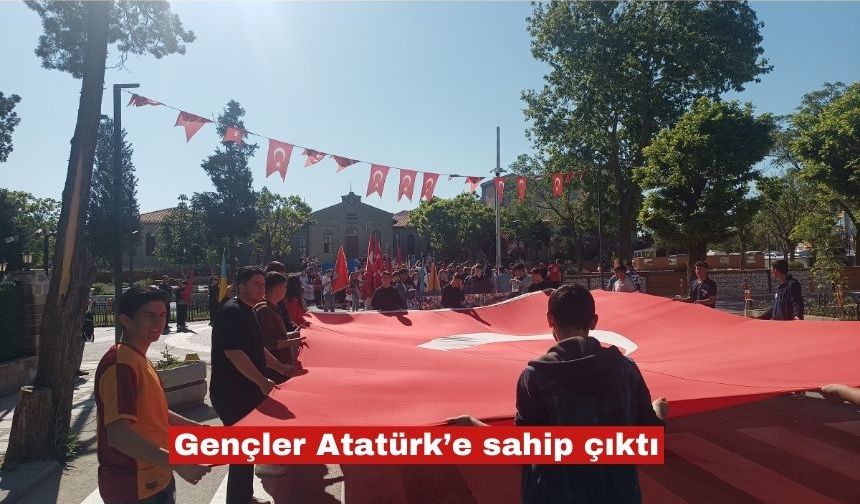 Keşanlı gençler, Atatürk’e sahip çıktılar