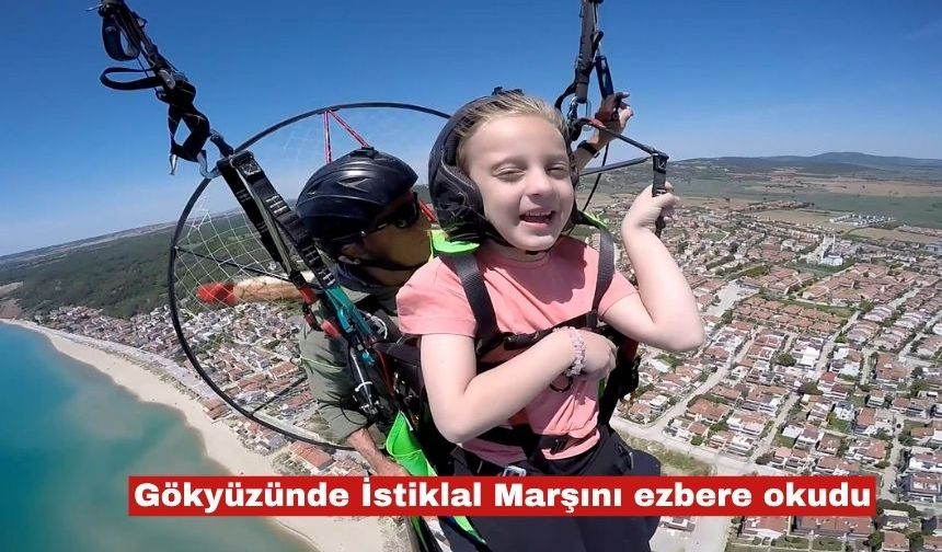 Zeynep, gökyüzünde İstiklal Marşı’nı ezbere okudu