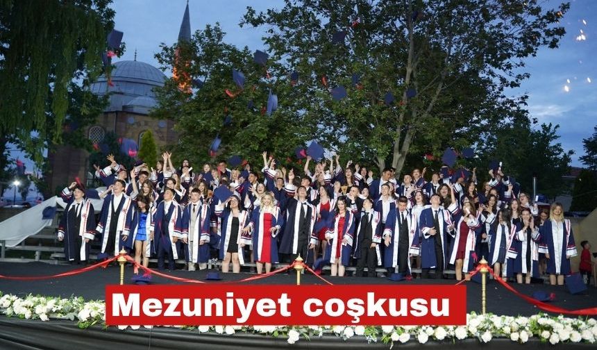 Mehmet Akif Ersoy Anadolu Lisesi’nde mezuniyet coşkusu