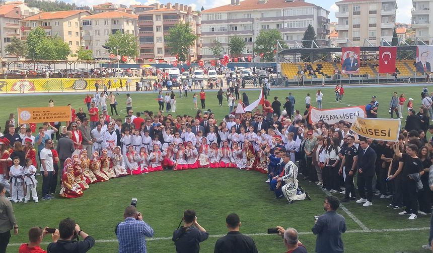 19 Mayıs coşkusu Atatürk Stadı’nda yaşandı