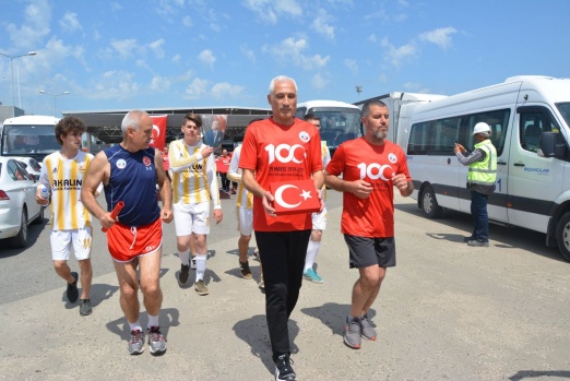 İstanbul Masterları Atletizm Kulübü tarafından her sene geleneksel olarak, 16- 19 Mayıs tarihleri arasında düzenlenen Selanik’ten Ankara’ya Atatürk’ü Anma ve Barış Koşusu’nun İpsala programı bugün Gümrük sahasında gerçekleştirildi.