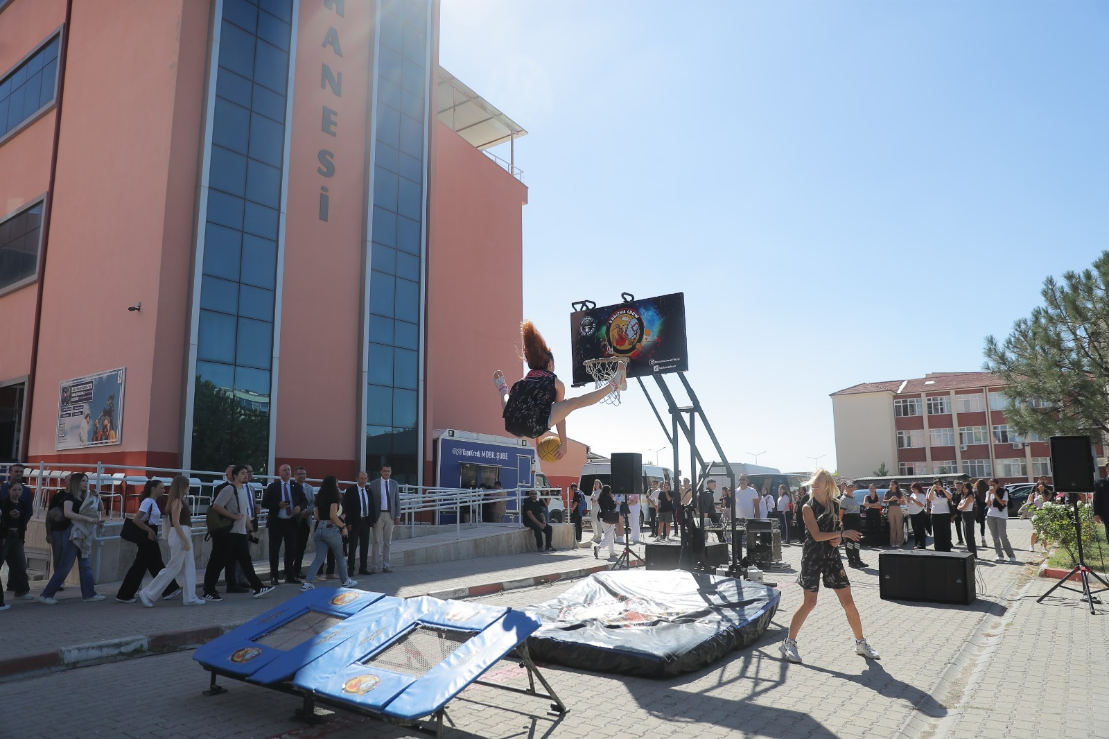 E203D2E5 E22D 4C90 9567 9D6E5690B7A2